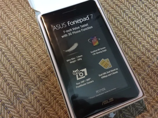 Samsung Galaxy S26 Edge visuals suggest a design similar to Apple's iPhone 17, confirming the...